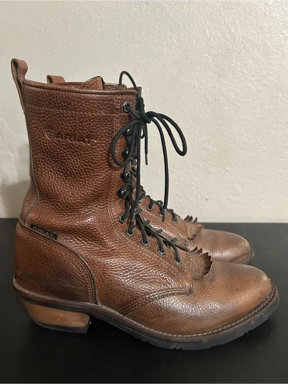 Ariat men’s size 10 EE lace up boots